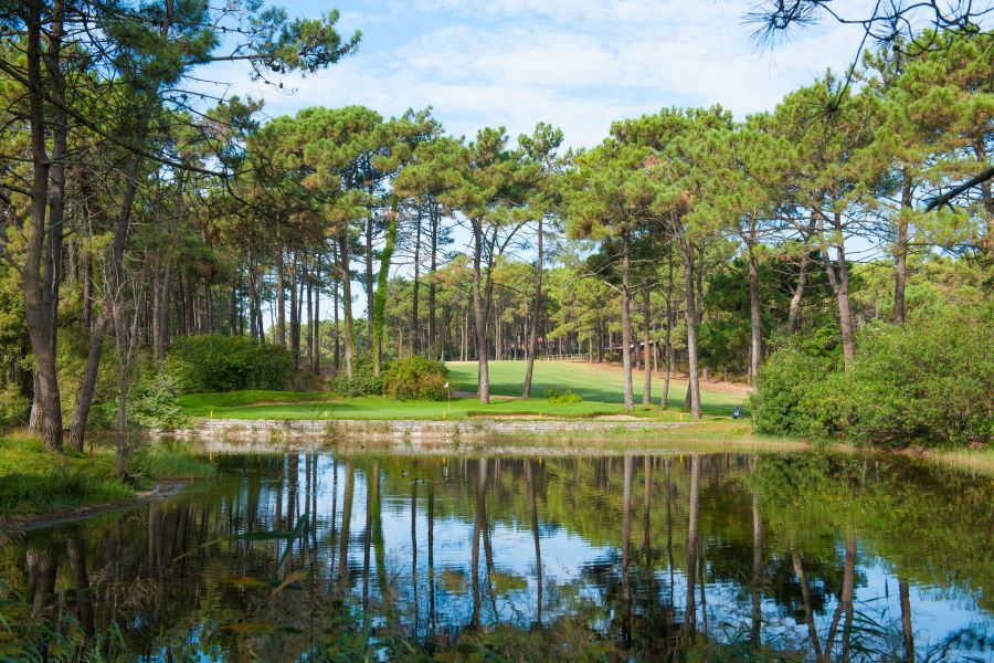 Lake in front of the green at Aroeira Pines Classic Golf Course, near Lisbon