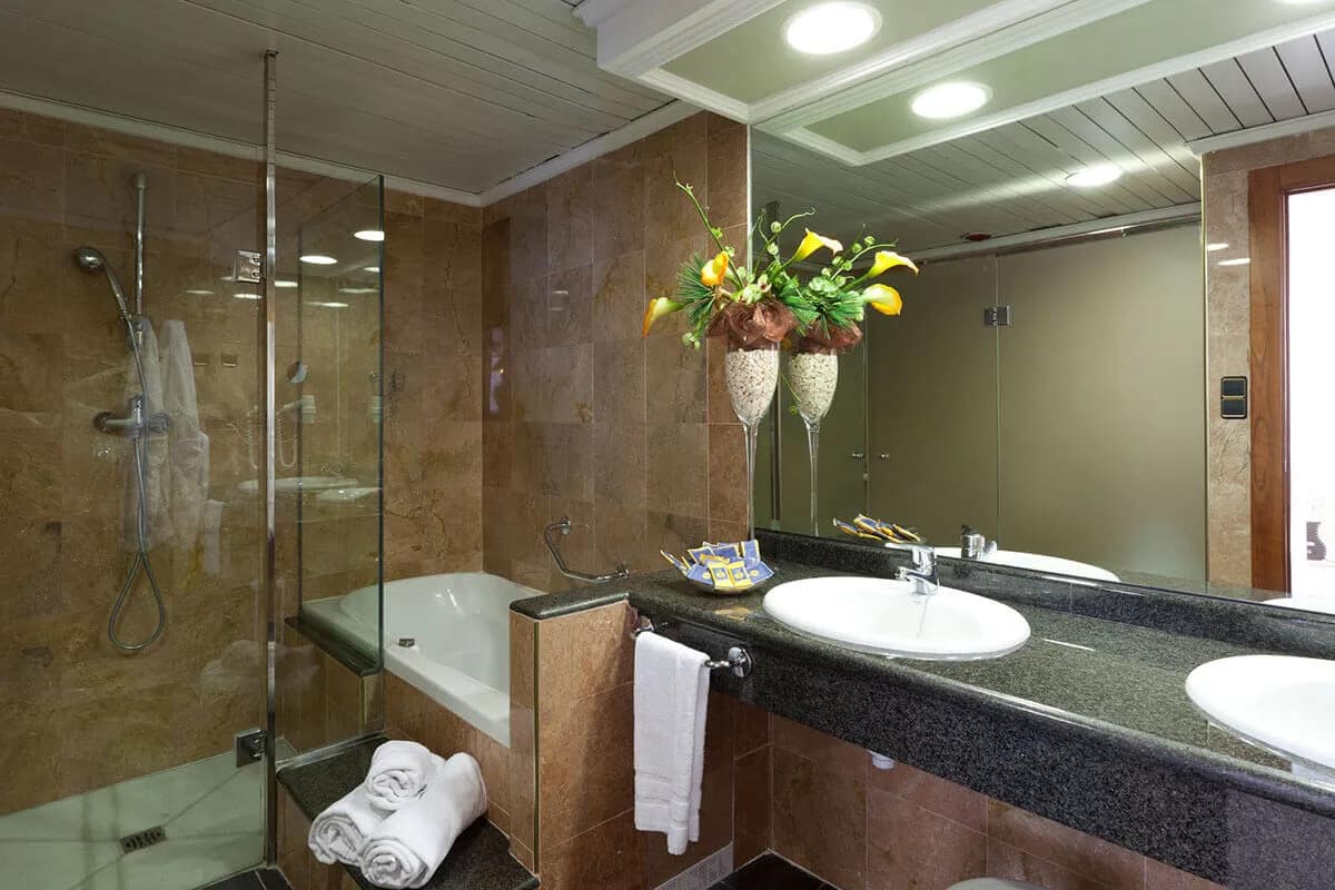 Bathroom with shower cubicle at Gran Hotel Bali in Benidorm