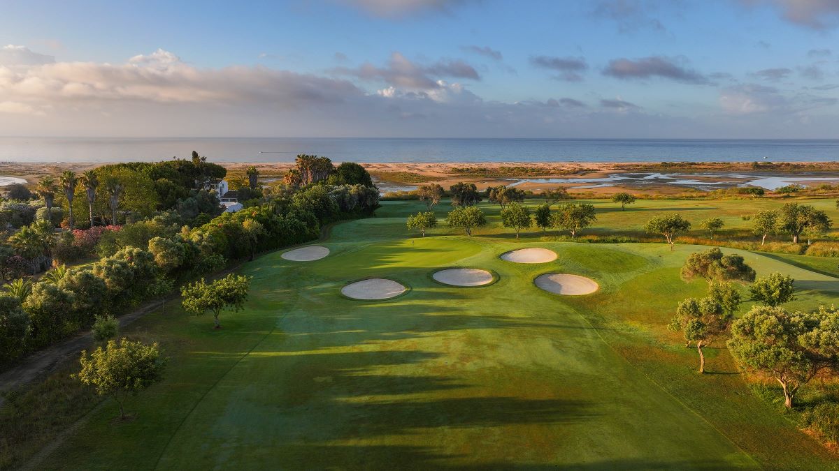 Five bunker protecting the green at Quinta Da Ria Golf Club's Ria Course