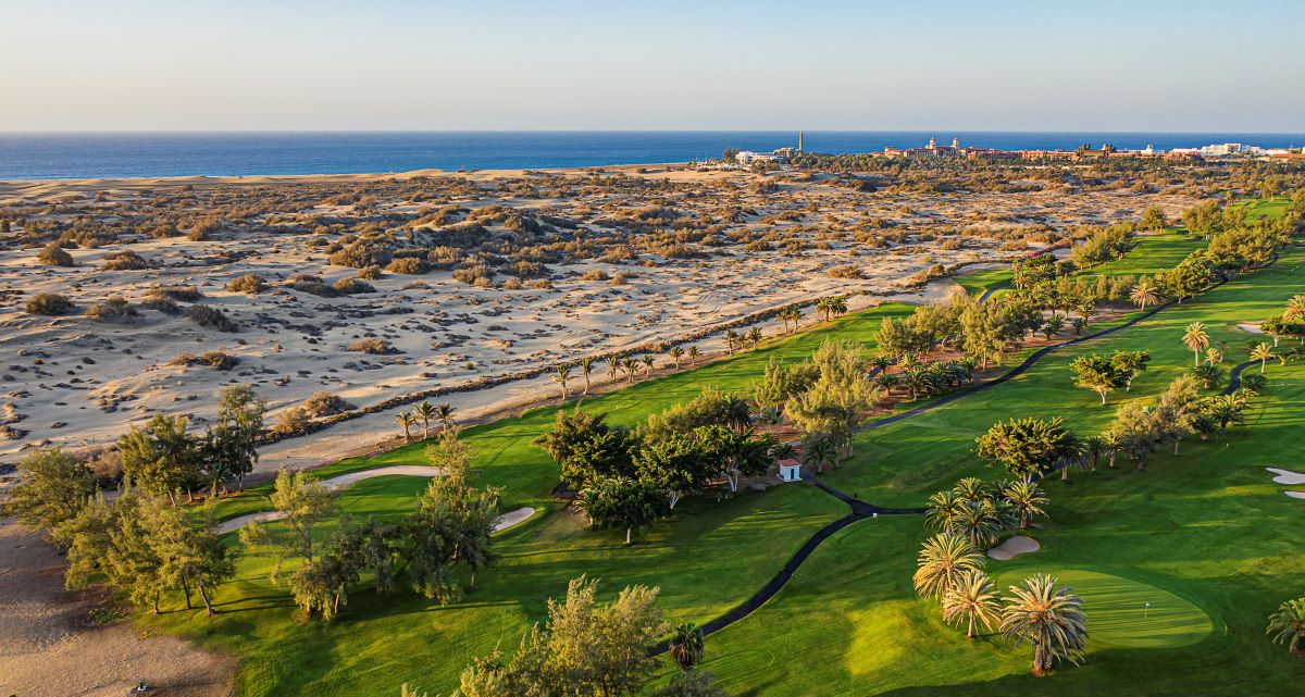 Sandy dunes and the sea next to Maspalomas Golf in Gran Canaria, Spain