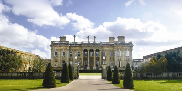 Entrance leading to Heythrop Park Golf Resort