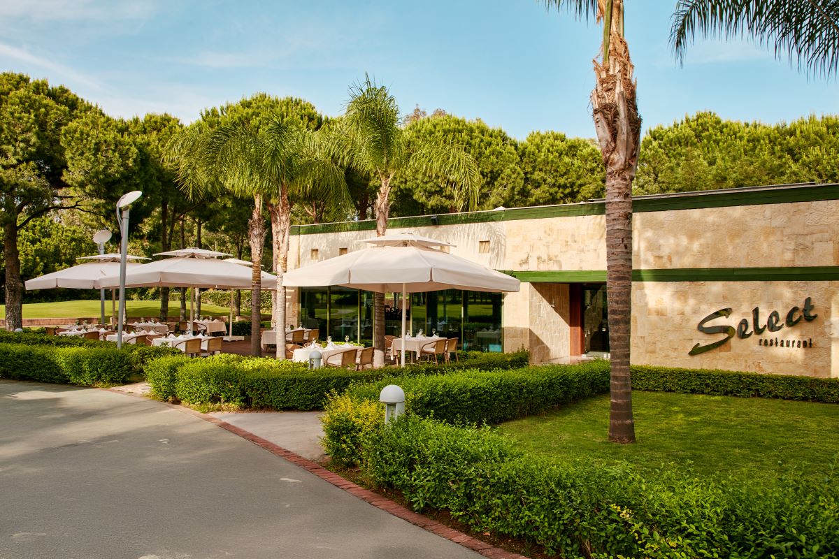Snack bar at Gloria Verde Resort