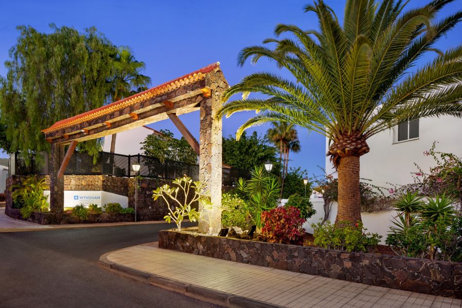Exterior entrance at Wyndham Residences Golf del Sur