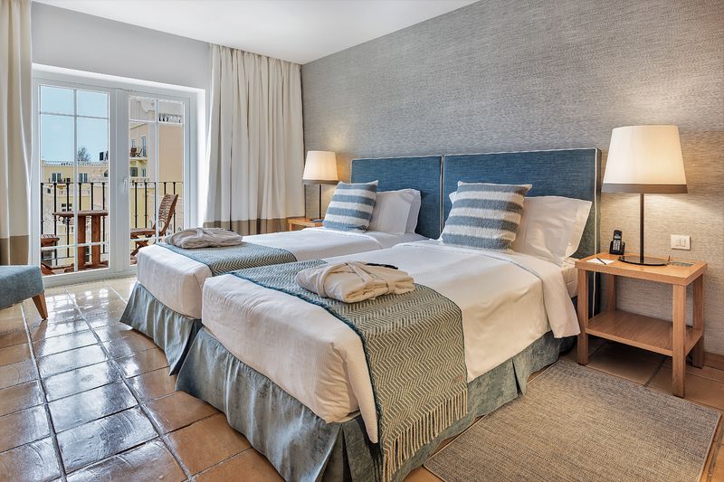 Twin bedroom at Domes Lake Algarve