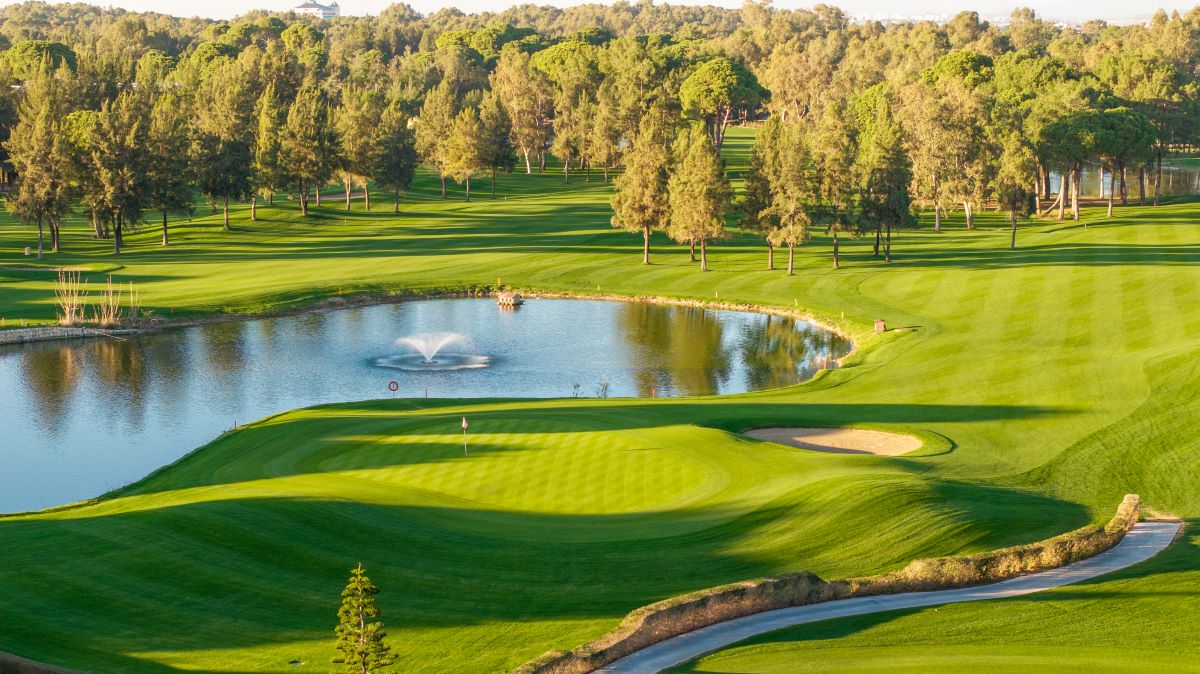 Water feature at Kaya Palazzo Golf Club