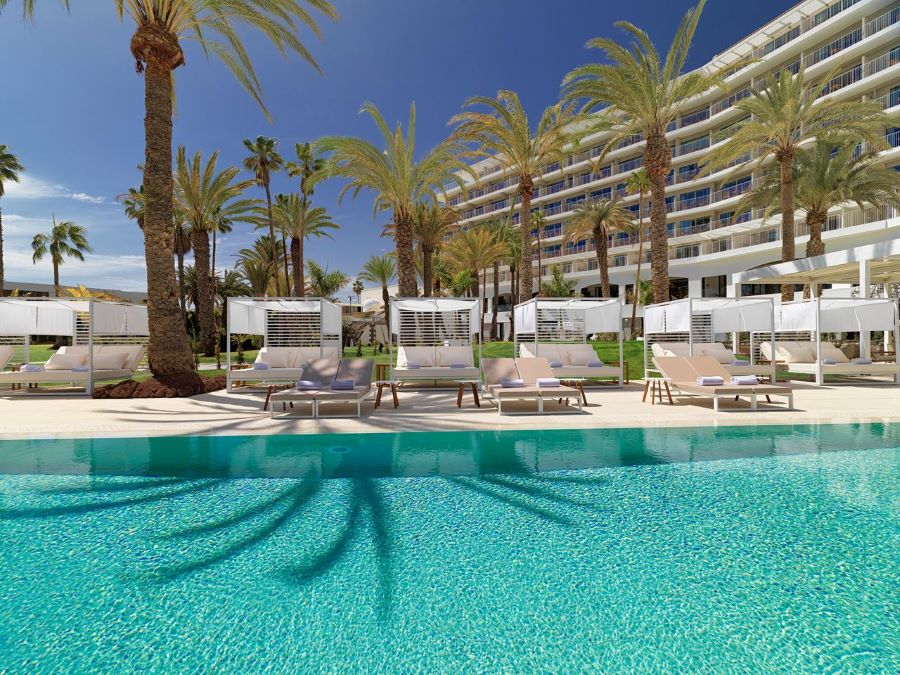 Exterior with simming pool and sun beds at Paradisus by Melia Gran Canaria