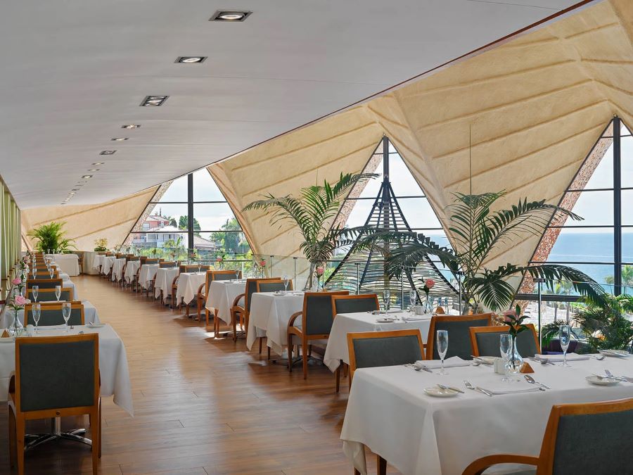 Restaurant with views out towards the sea at H10 Playa Meloneras Horizons Collection