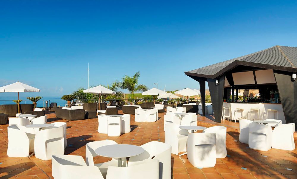 Seats around the bar H10 Playa Meloneras Horizons Collection
