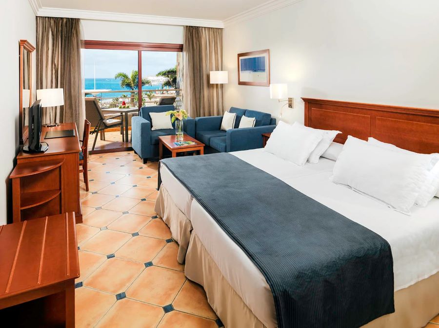 Bedroom with sea view at H10 Playa Meloneras Horizons Collection