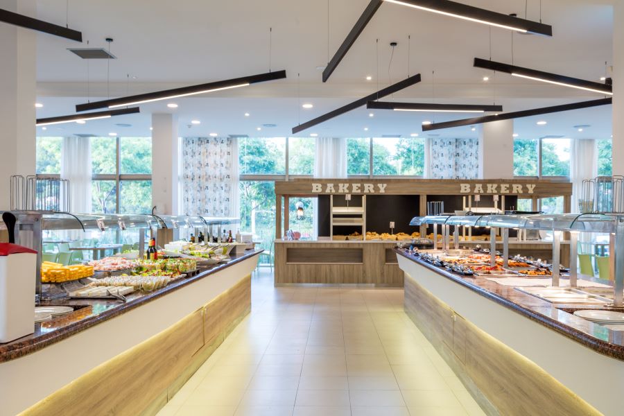 Buffet restaurant with food ready to be served at Sol Costa Daurada by Melia