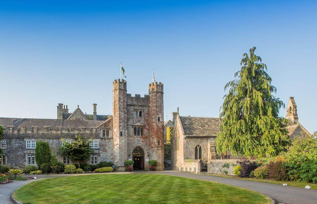 Entrance to St Pierre Golf At The Marriott Hotel and Country Club with landscaped gardens