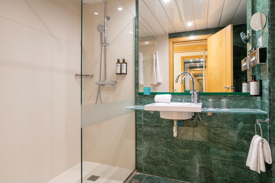 Bathroom with shower at Sol Port Cambrils