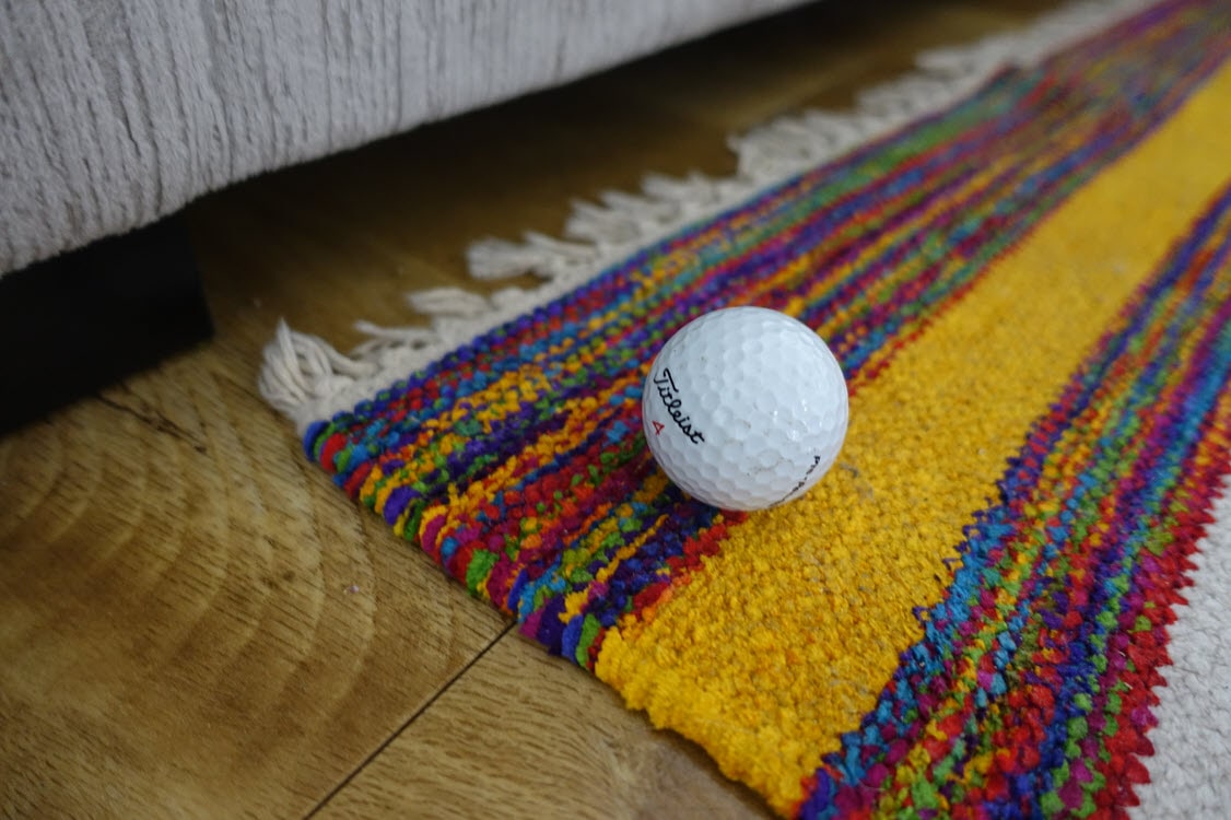 A DIY golf putting green indoors