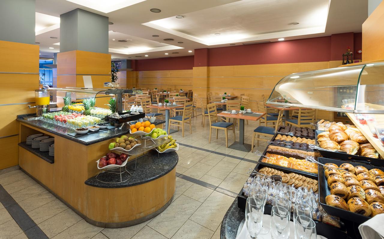 A continental, buffet breakfast Sol Port Cambrils