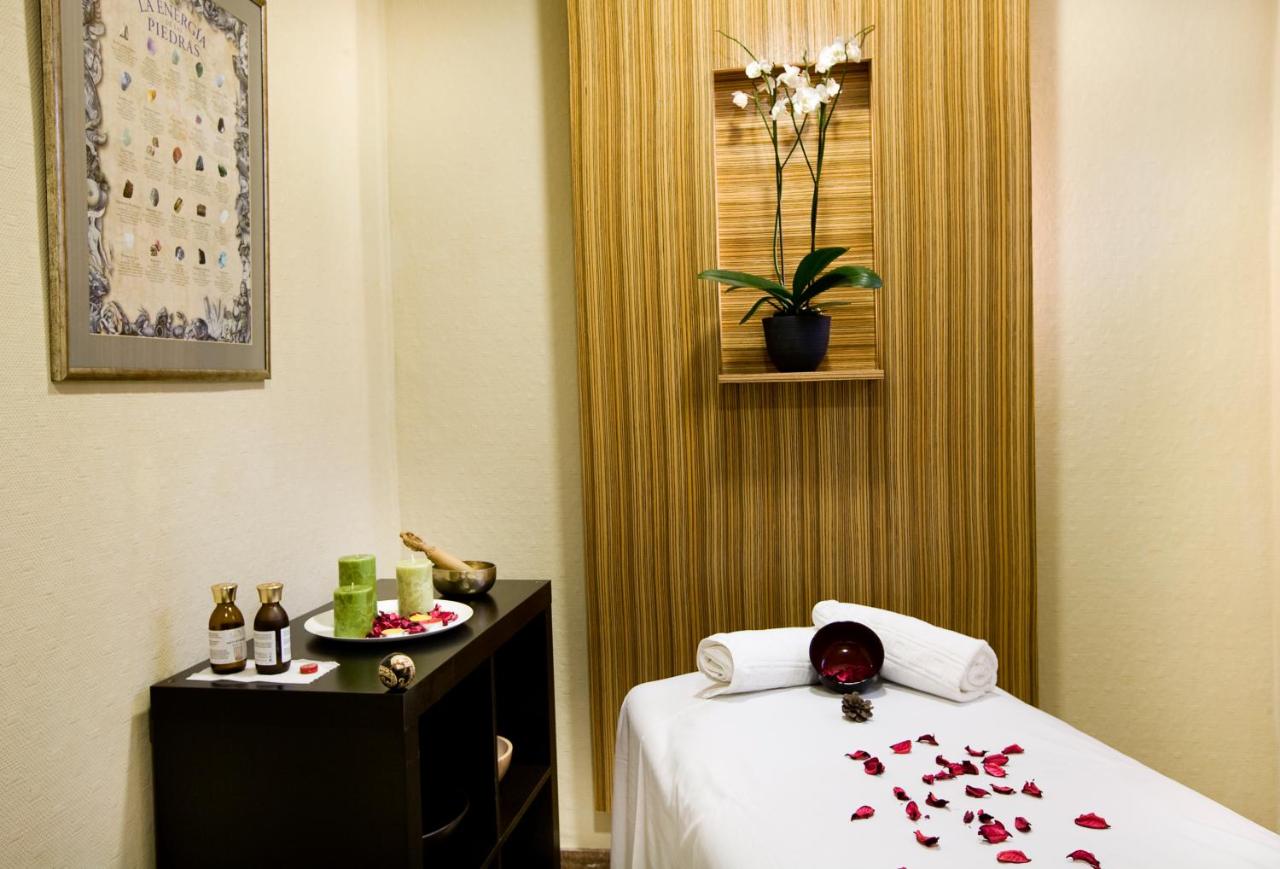 Spa with treatment tables at Hotel Monarque Fuengirola Park