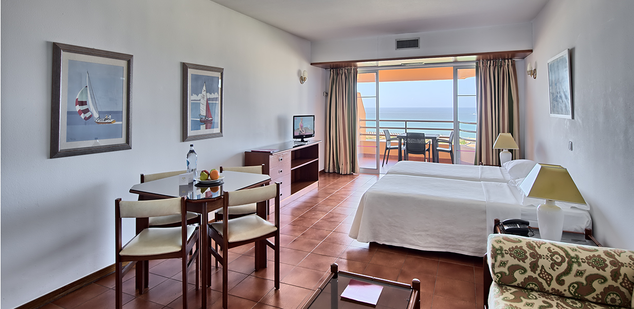 Bedroom with sea view at Dom Pedro Portobelo hotel in Vilamoura
