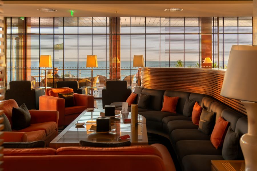 Restaurant at Hotel Algarve Casino with views of the sea