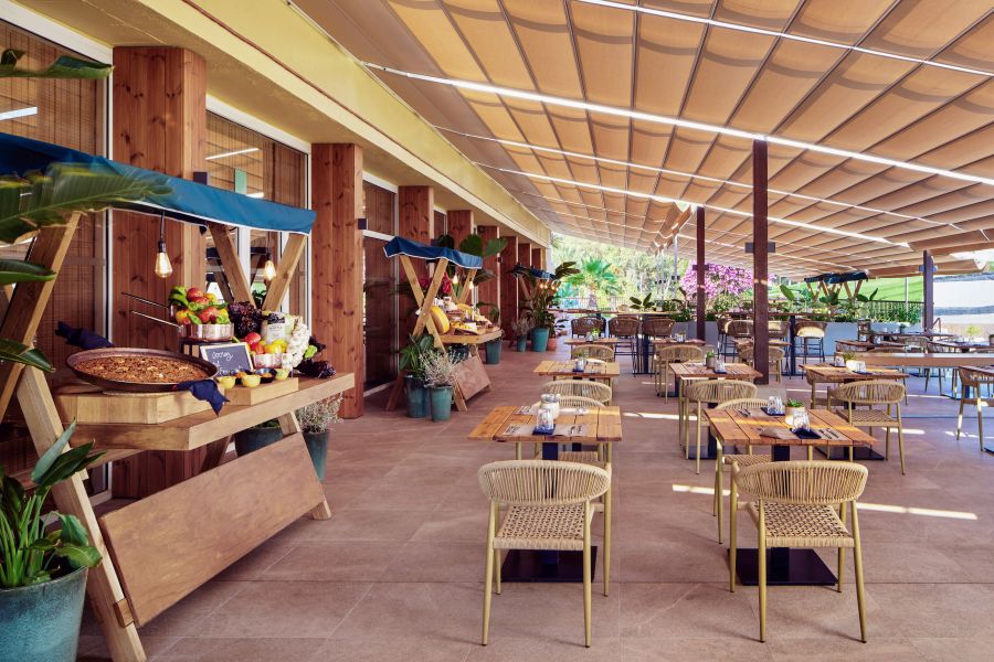 Al fresco dining at Melia Lloret De Mar